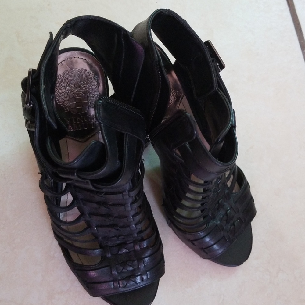 Vince Camuto opened tied booties